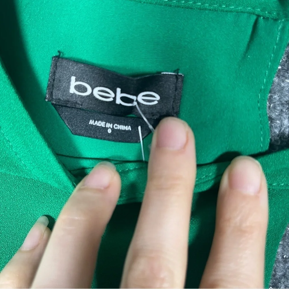 NWT Bebe SZ 0 Kelly Green Nora Jumper Festive Cut Out Tiered Bell Sleeve Pockets